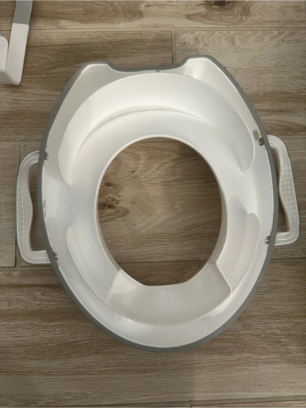 Munchkin Potty Training Seat with Handles + Hook